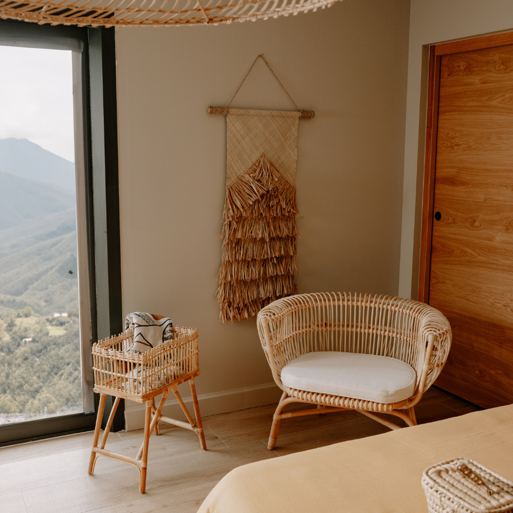 Fauteuil en rotin avec son coussin écru – Image 5