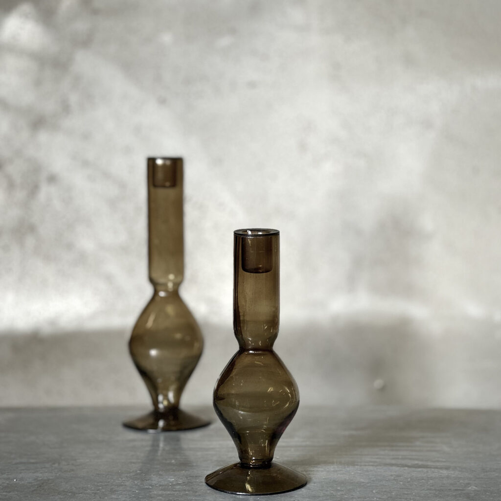 Petit bougeoir en verre vert olive