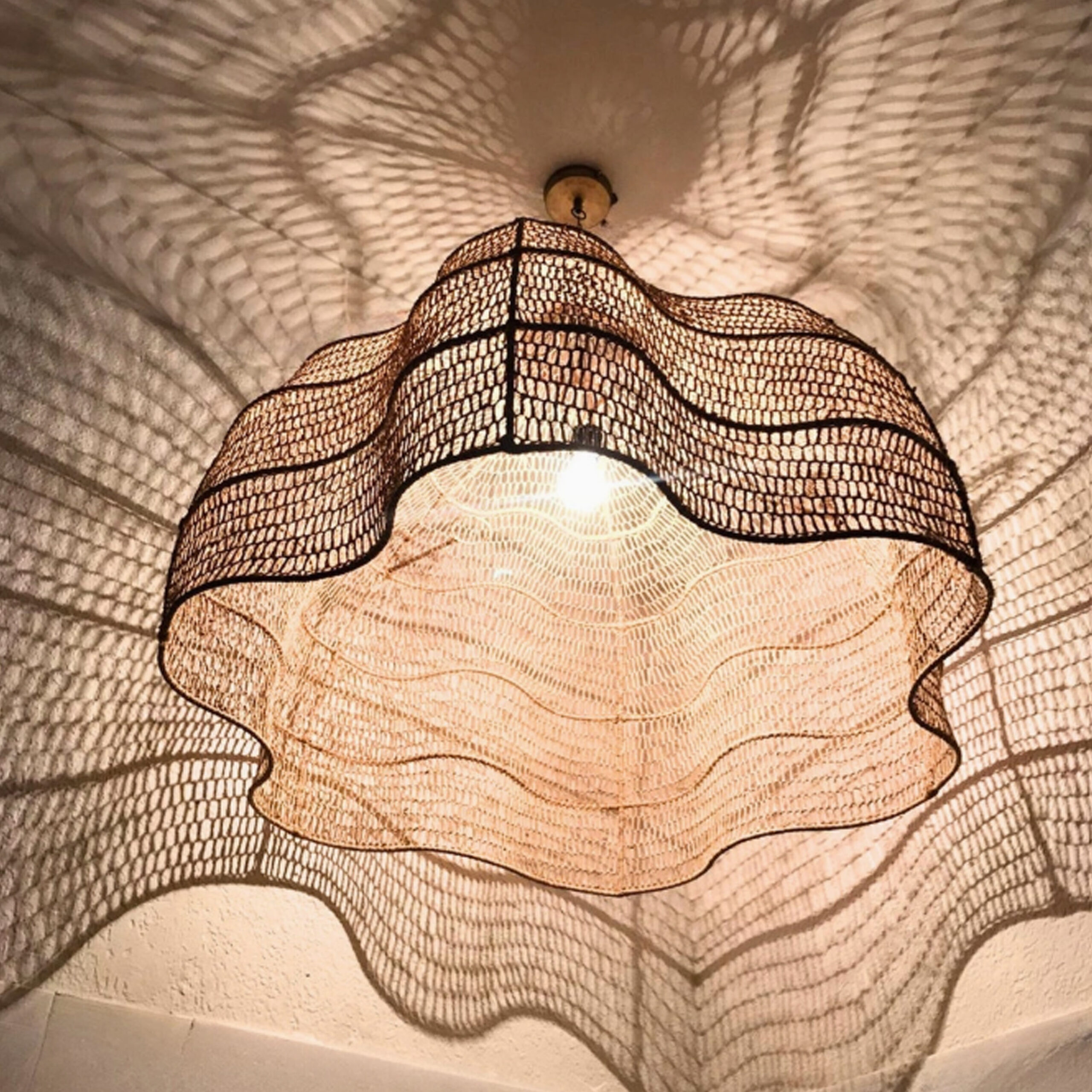Suspension ondulée en osier naturel XXL - 100 cm – Image 3