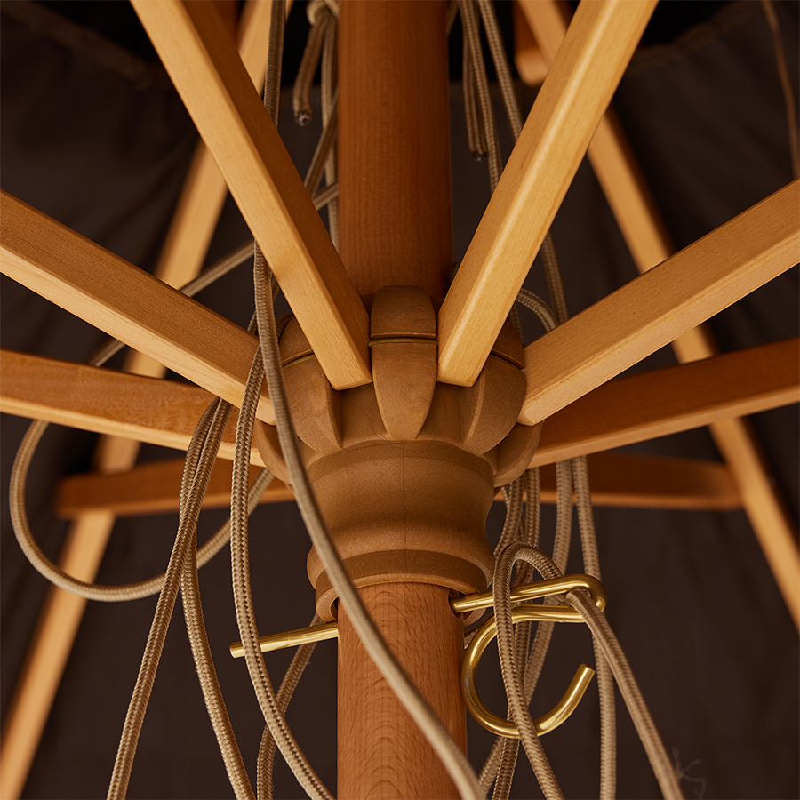 Parasol en raphia et bois, diamètre 3m – Image 3